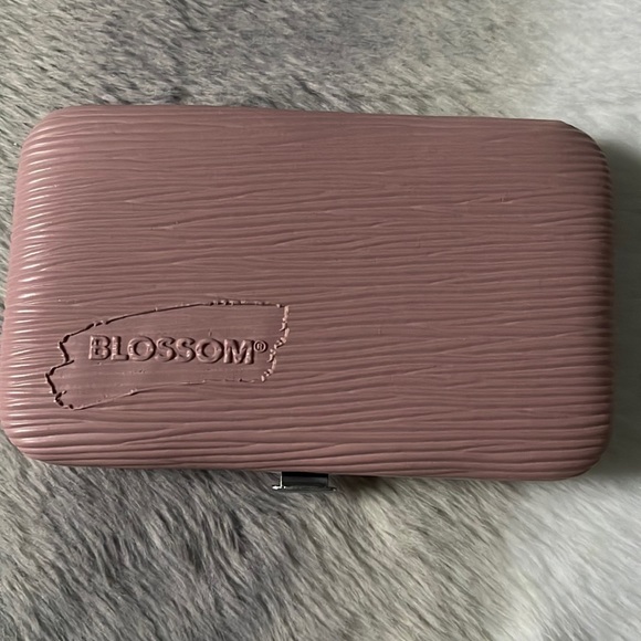 BLOSSOM 10 PIECE NAIL MANI-PEDI TOOL KIT - Picture 2 of 3